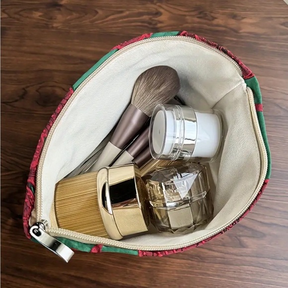 Large Red and Green Floral Makeup Bag - Picture 2 of 3